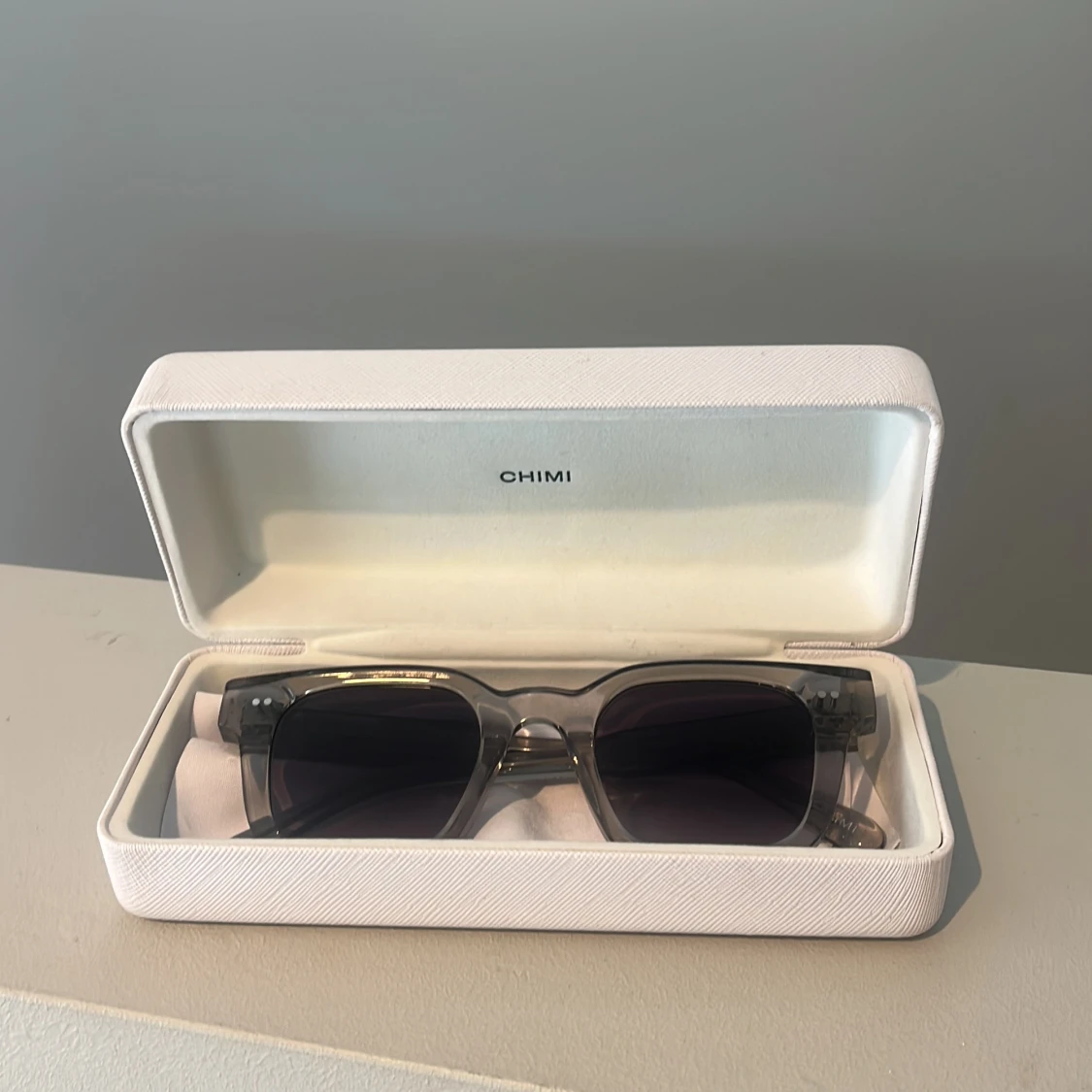 Transparenta solglasögon från Chimi - 2