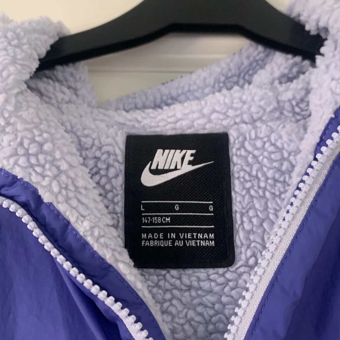 Lila och grå fleecejacka från Nike - 2