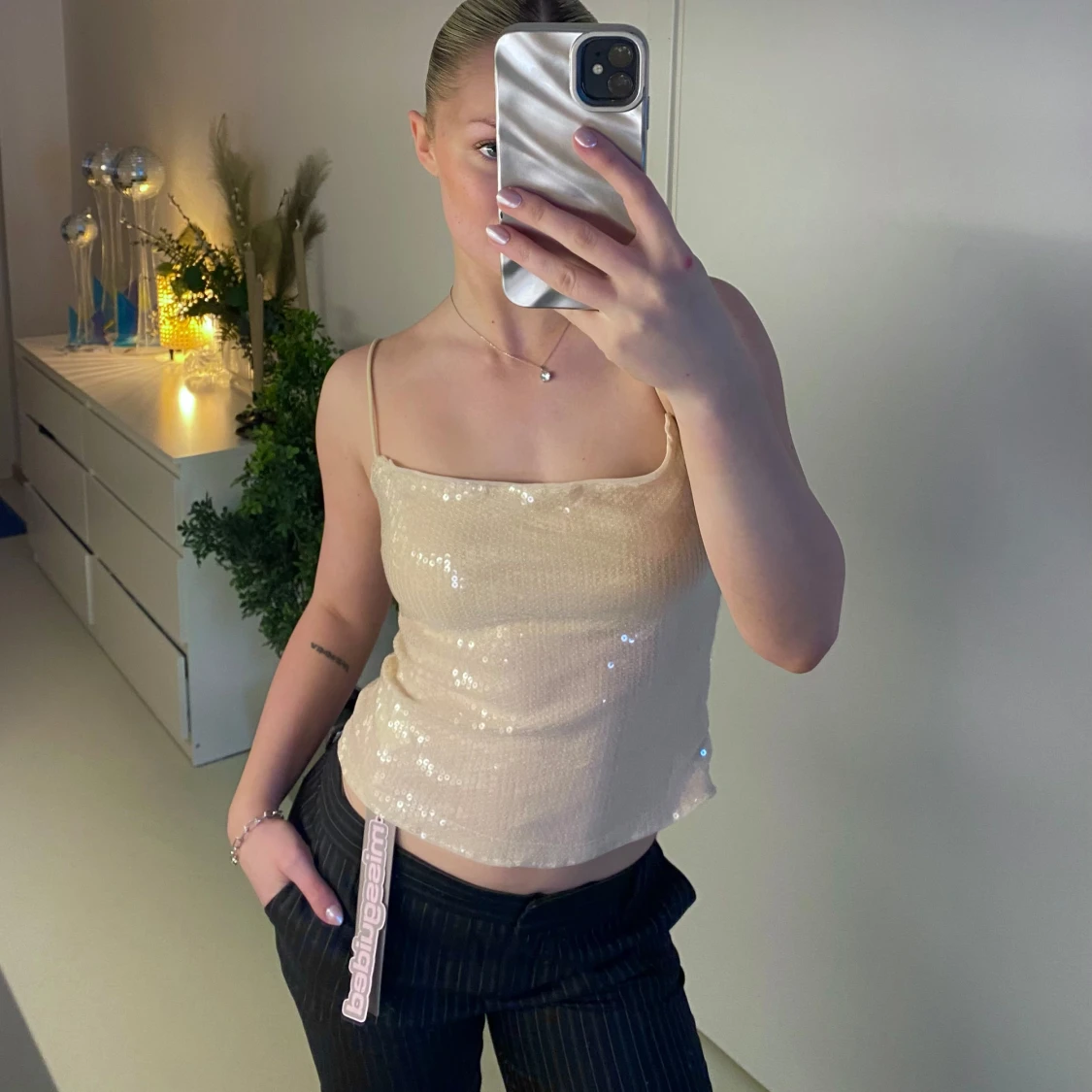 Beige paljettopp från Missguided - 1