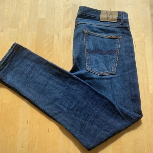 Nudie Jeans - Nudie jeans i ett väldigt bra skick🤩Storlek W34 L34. Hör av er om ni har några frågor🙌