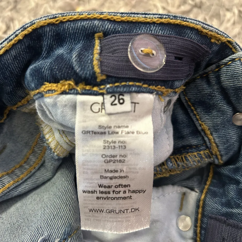 Säljer dessa jätte fina bootcut  jeans från Grunt. Dem är andvända ett fåtal gånger, i nytt skick.💕. Farkut & Housut.