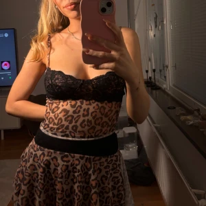 Leopard kjol & topp - använt 1 gång på halloween, köpt på Shein