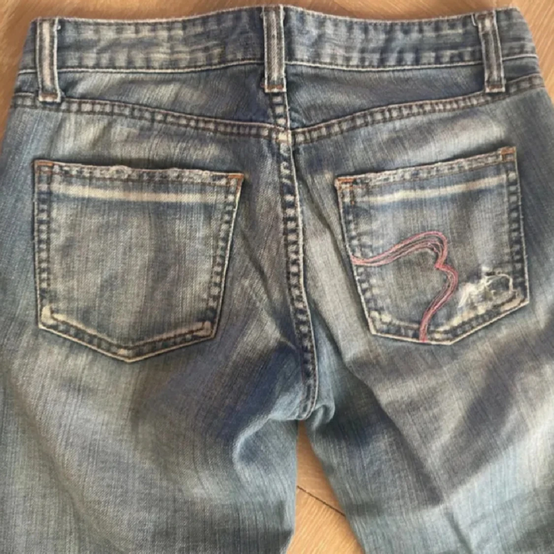 SUPER TRENDIGA LOWWAIST JEANS! - 1