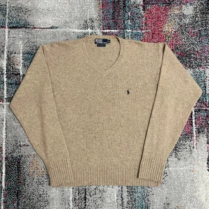 Ralph Lauren Tröja - Säljer min snygga Ralph Lauren Tröja för endast 399kr! Tröjan är i strl L och passar den som är mellan 180-190, skick 10/10, priset går att diskutera vid snabb affär! Har ni frågor är det bara att fråga!