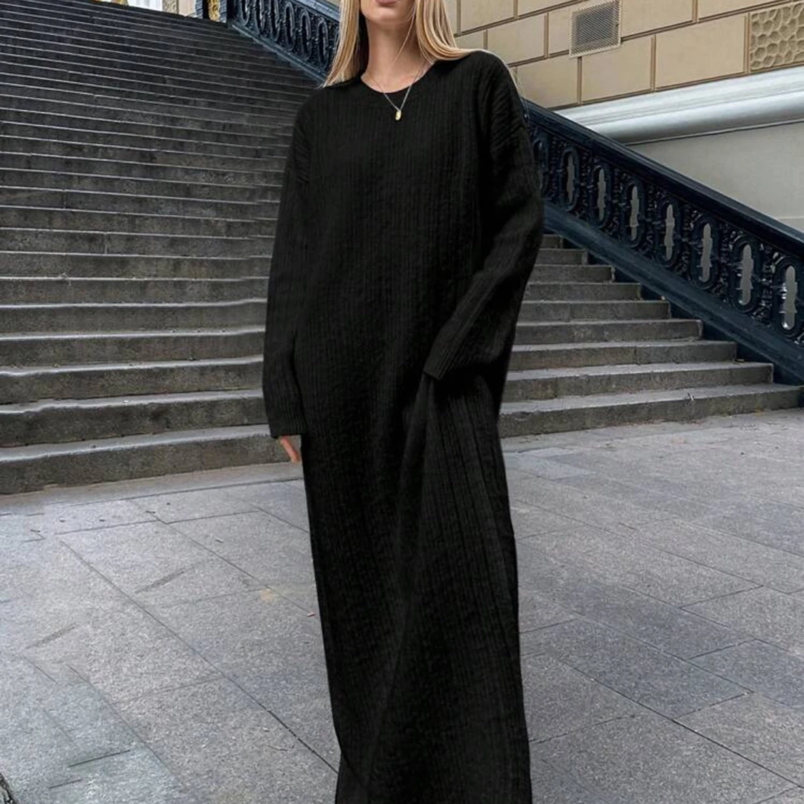 Svart stickad långklänning - 2