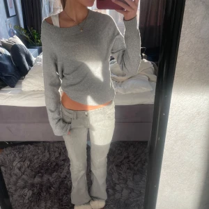 Gråa jeans  - Säljer ett par så fina gråa jeans från zalando för att dom är för små skriv gärna för frågor💗💗