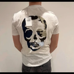 Zadig Voltaire T-shirt (helt ny) - Helt ny Zadig Voltaire T-shirt. Storlek xs sitter mer som S. Tags är på. Retail 1200kr. Hör av er vid funderingar 