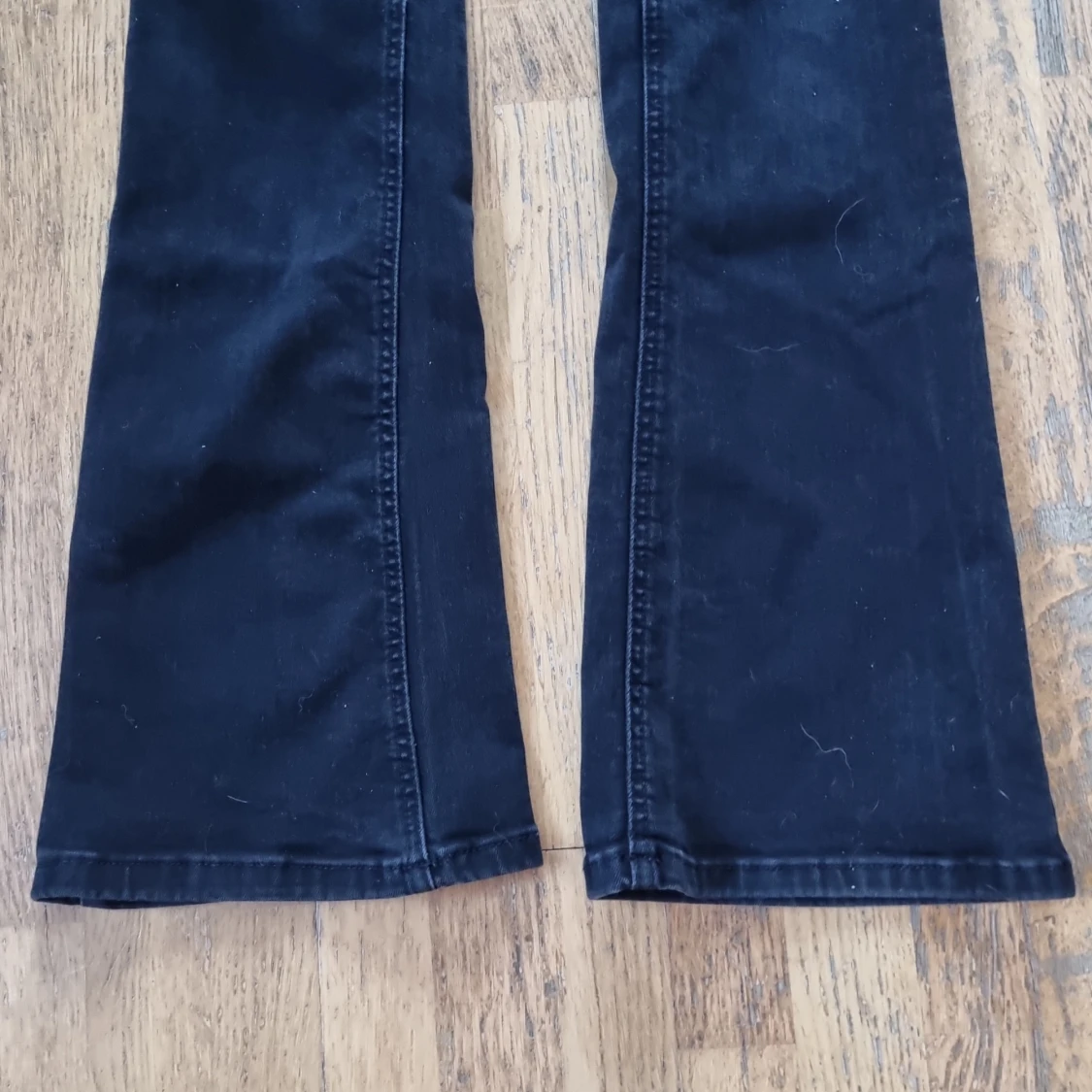 Svarta bootcut jeans från Perfect Jeans - 2