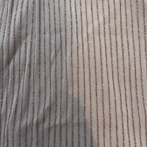 Rosa glittrig långärmad klänning  - Säljer en rosa långärmad klänning med glittriga ränder. Perfekt för att lägga till lite glitter i vardagen. Den har en smickrande passform och är superbekväm att bära. Förgen glr sin inte rättvis på bild. Djup i ryggen