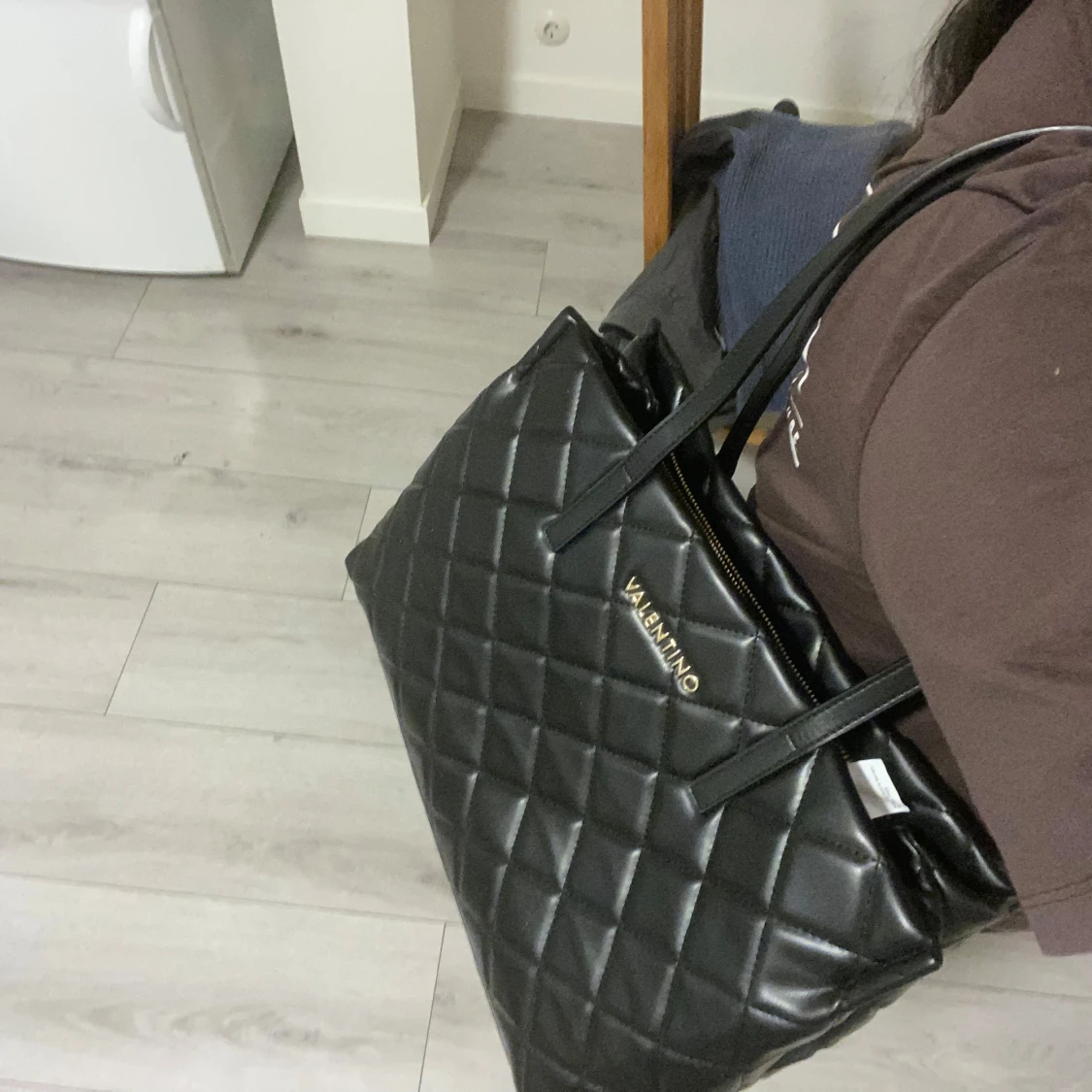 Svart quiltad axelväska  - 4