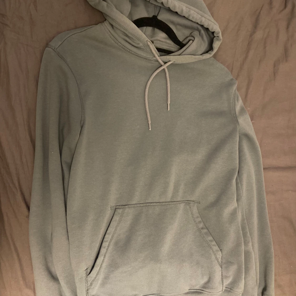 Grå/ grön hoodie från H&M