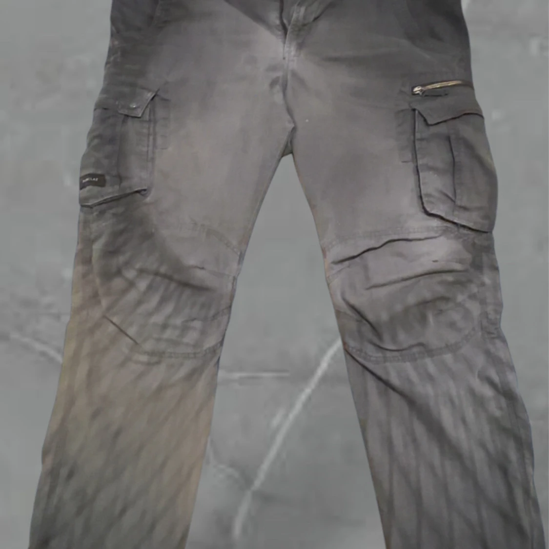 Grå cargopants med fickor