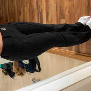 svarta kostymbyxor  - säljer för 170kr ❤️