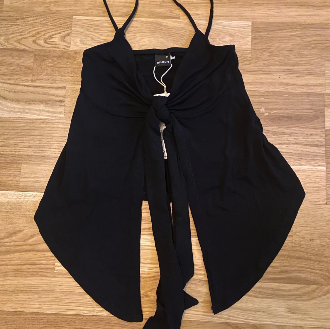 Svart knytlinne från Gina Tricot