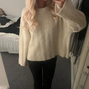 stickad tröja  - jättefin 