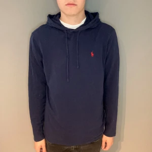 Polo Ralph Lauren hoodie  - Polo Ralph Lauren hoodie | storlek s | skick 10/10 | fraktar via valfrit ombud på köparens bekostnad | hör av dig vid funderingar 