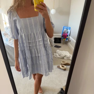 Ljusblå kortklänning från maje - Jättefin klänning ifrån maje💕