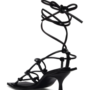 svarta klackar  - klackar med snörning 