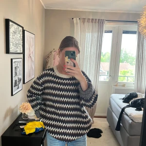 Stickad tröja från Selected Homme - Stickad tröja från Selected Homme i storlek XXL som sitter supebra som oversize. Materialet är ullblandning💞