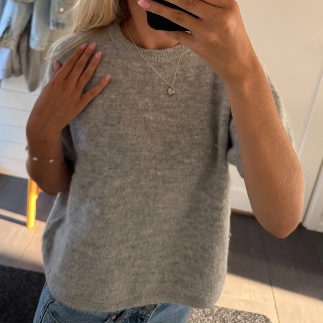 Grå stickad tröja med kort ärm☺️ - 1