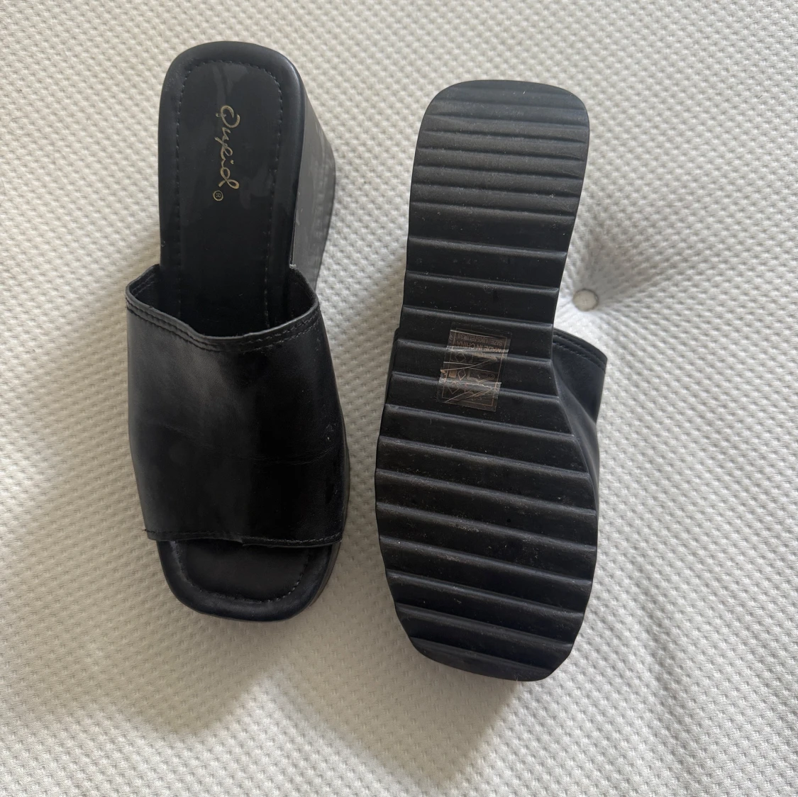 Svarta plattformssandaler  - 1