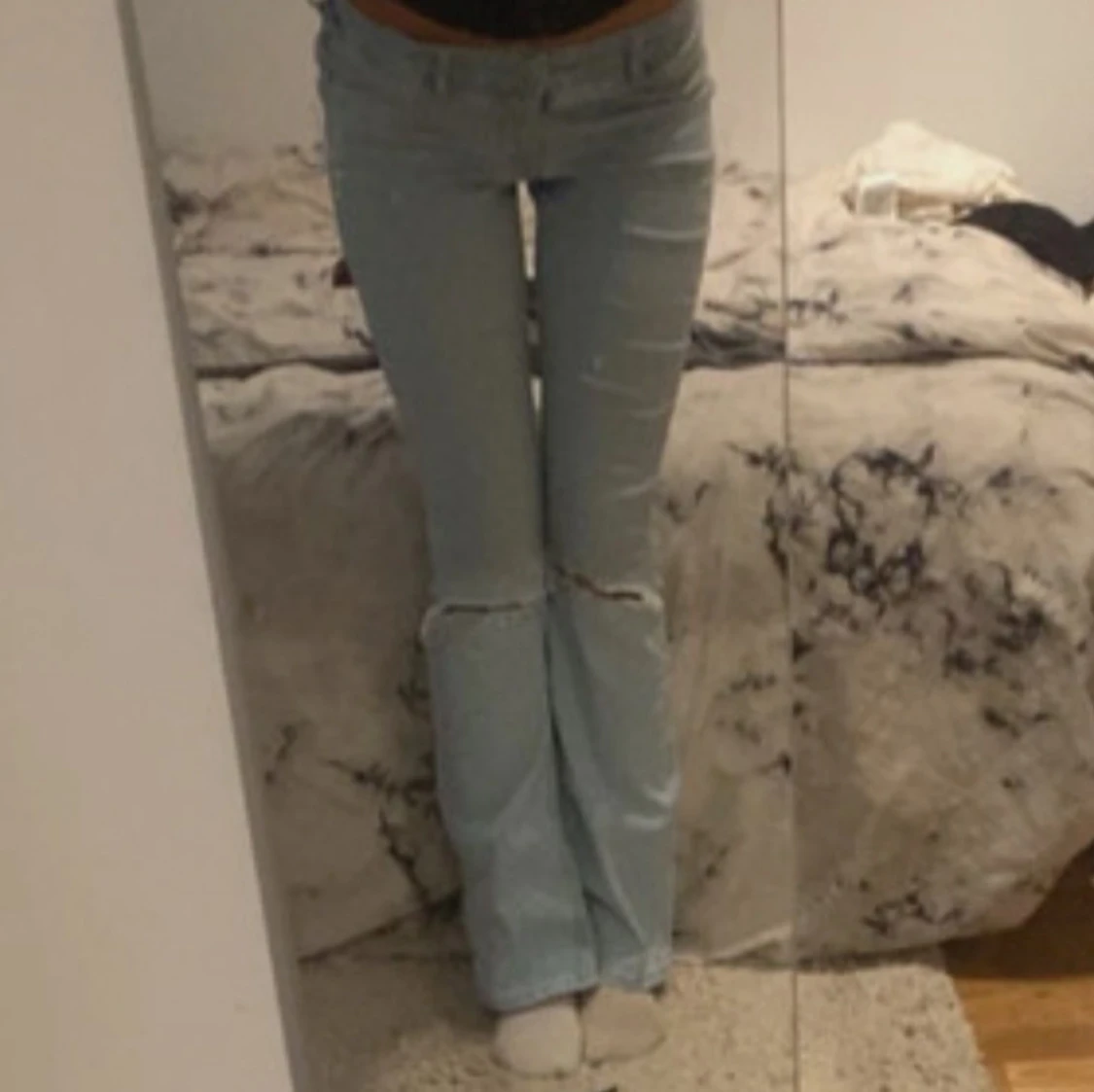 Bootcut ljusblå jeans med hål - 1