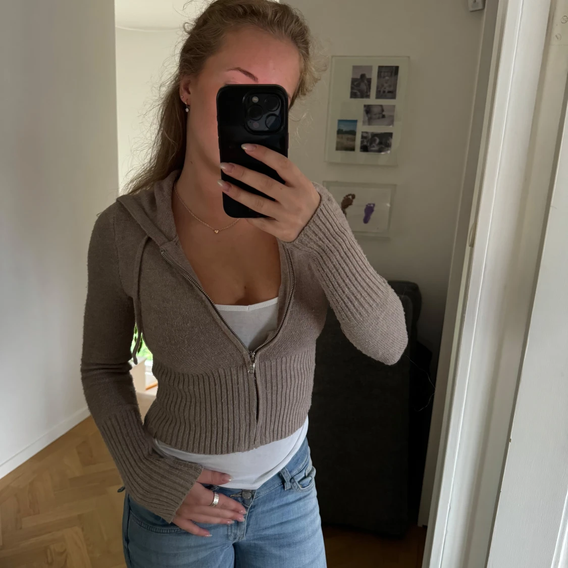 Beige croppad hoodie med dragkedja