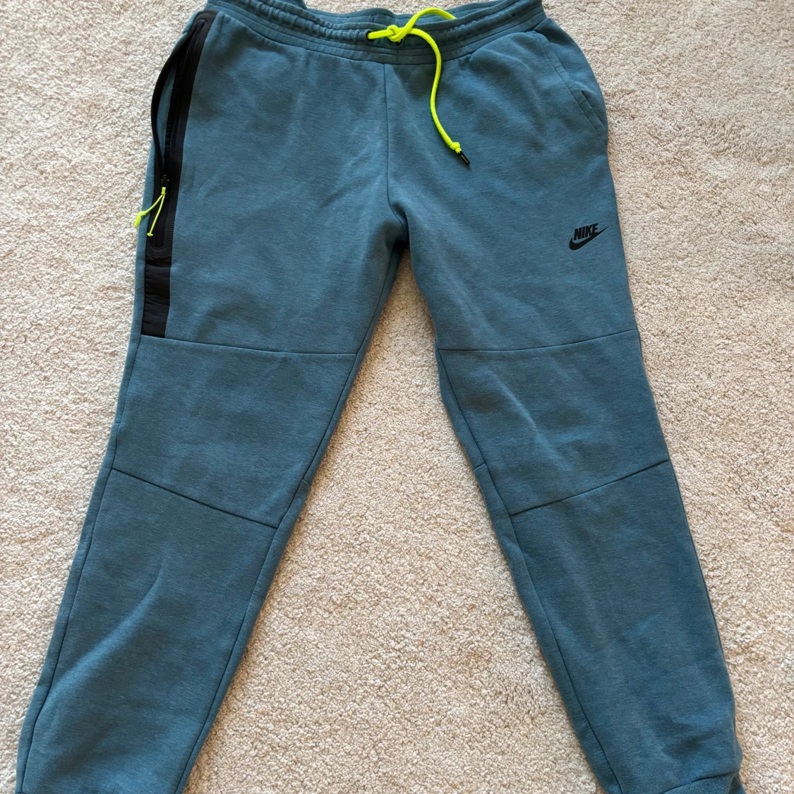 Nike tech mjukisbyxor 