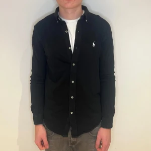 Ralph lauren skjorta  - Ralph lauren skjorta | Skick: 9/10 | Size - S | Märke - Ralph lauren | Fraktar via postnord eller instabox på köparens bekostnad | Hör av dig vid minsta fråga eller funderingar!