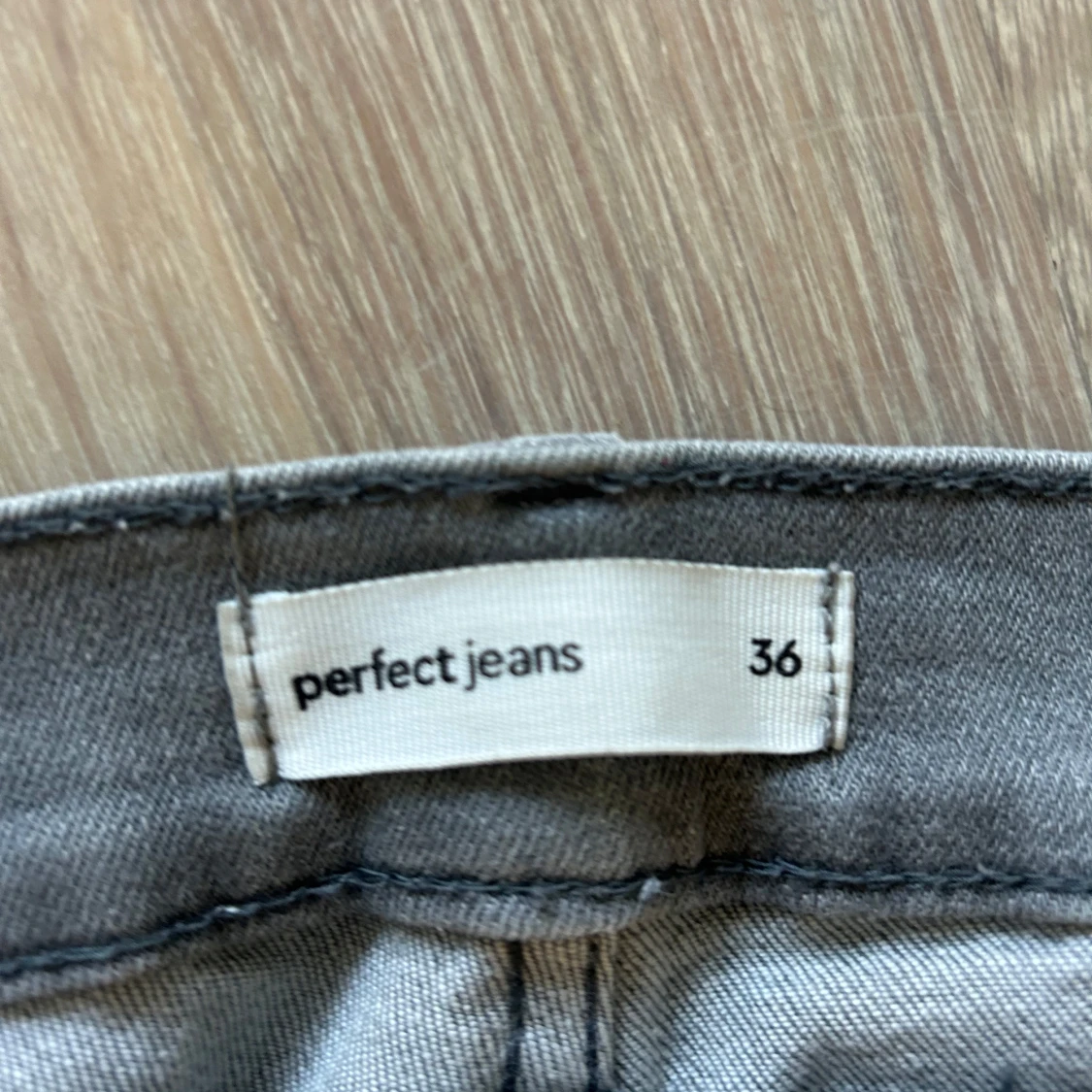 Grå bootcut jeans från Perfect Jeans - 2