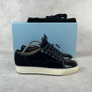 Lanvin DBB1 cap toe sneaker - – Condition: 9,5/10 - used twice  - Size: 39/UK5  – What is included: Dustbag  – Retail price: 5000 + SEK  Please note that Lanvins fit big and our recommendation is to go one size down