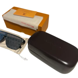 Louis Vuitton glasögon  - Säljer helt nya lv glasögon  Kom dm vid intresse  