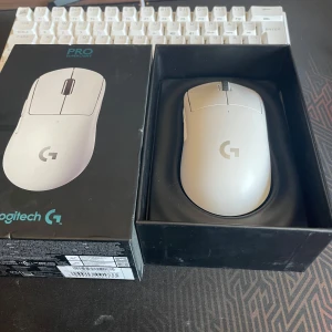 Logitech  superlight  - Endast testad, alla tillbehör medföljer