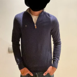 100% merinoull Morris halfzip  - Skick: 9/10, väldigt fin och inga defekter! | Modellen är 173, väger 60 kg | Pris är ej hugget i sten!