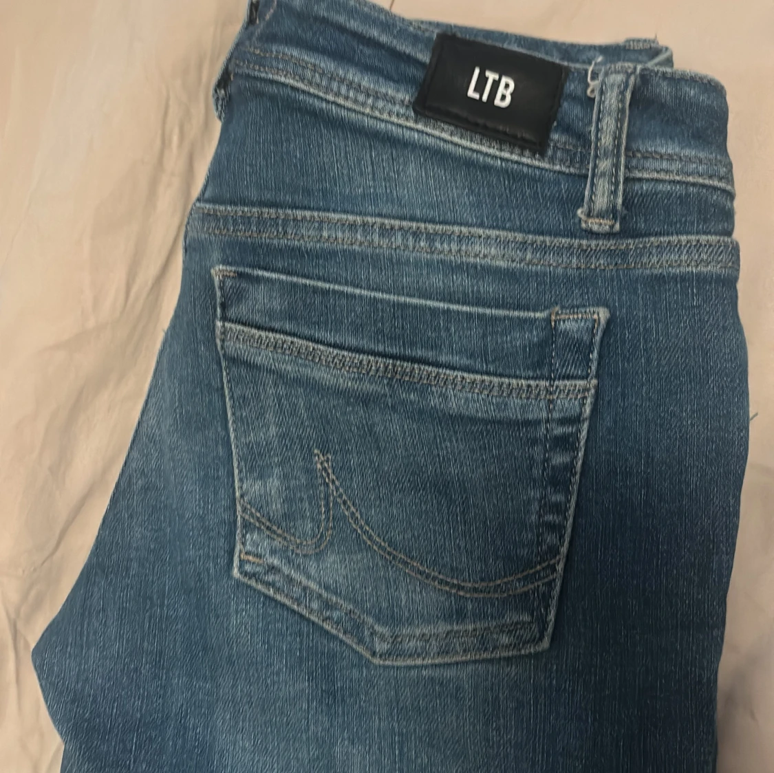 Blå bootcut jeans från LTB - 1