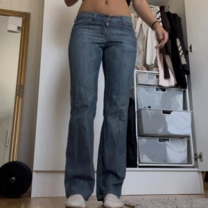 Låga jeans  - Basic jeans 