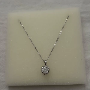 Halsband - Halsband i 925 sterling silver. Vet tyvärr inte vart den är ifrån.💗Oanvänd.