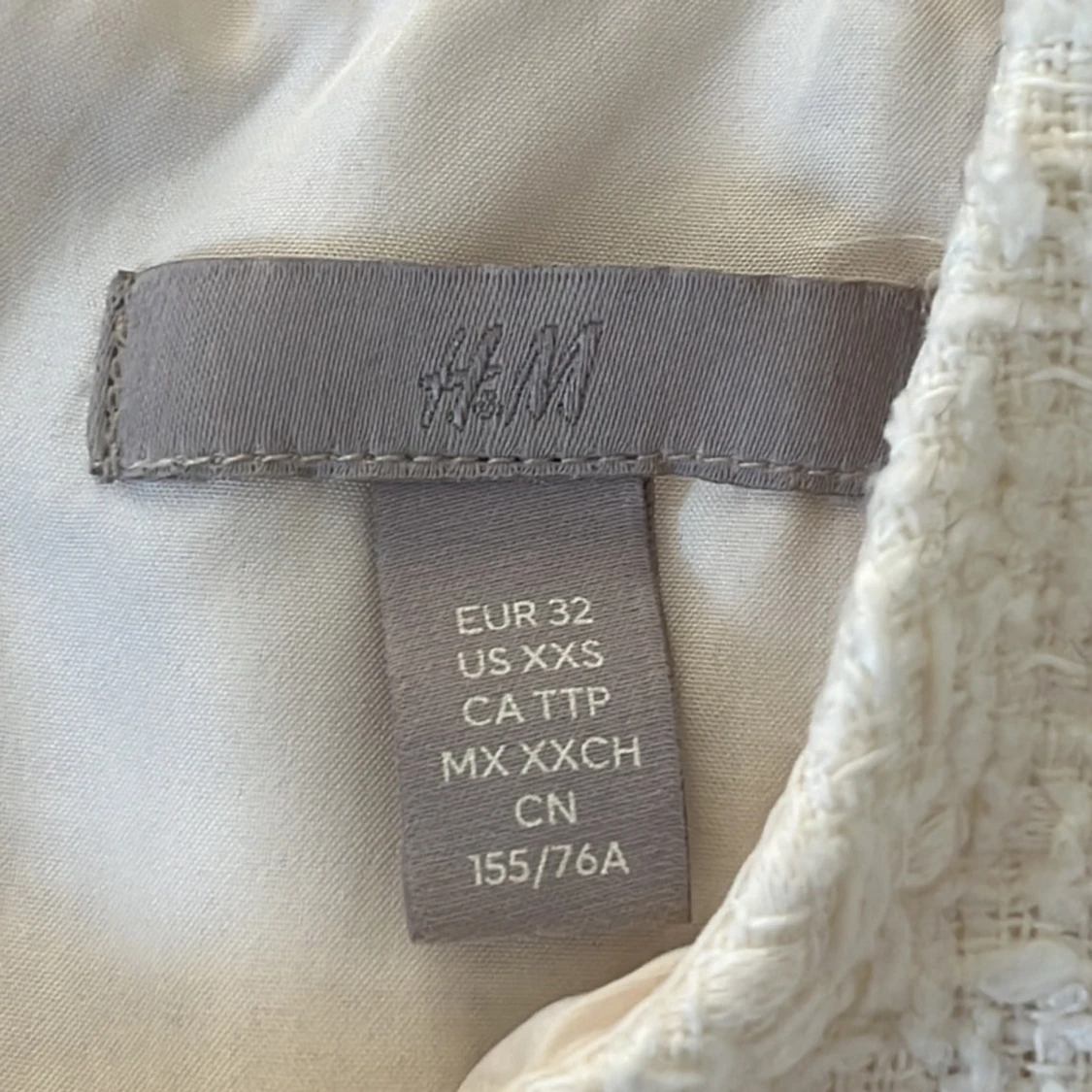 Vit kortärmad tweedklänning - 4