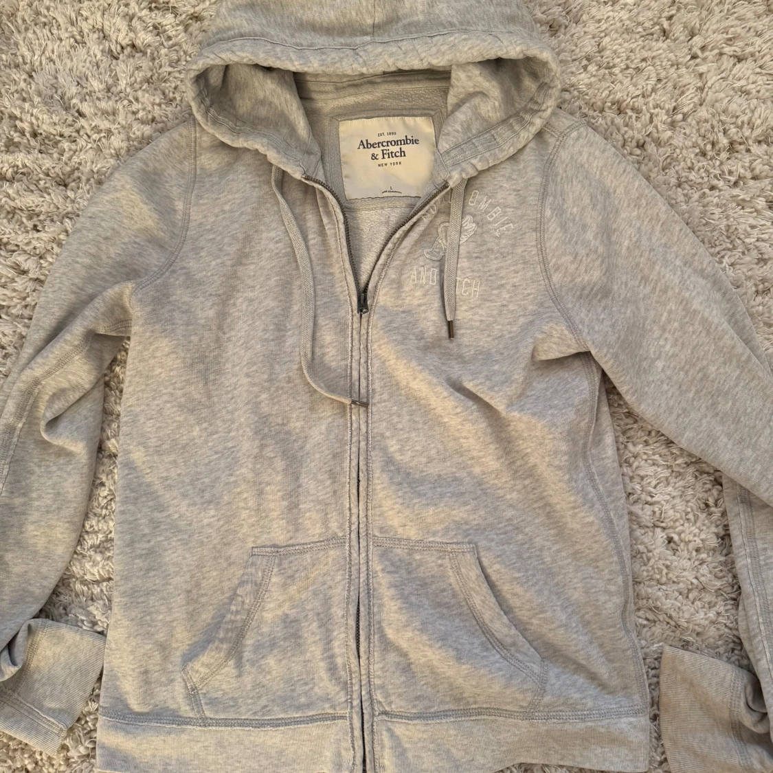 Grå hoodie från Abercrombie & Fitch - 1