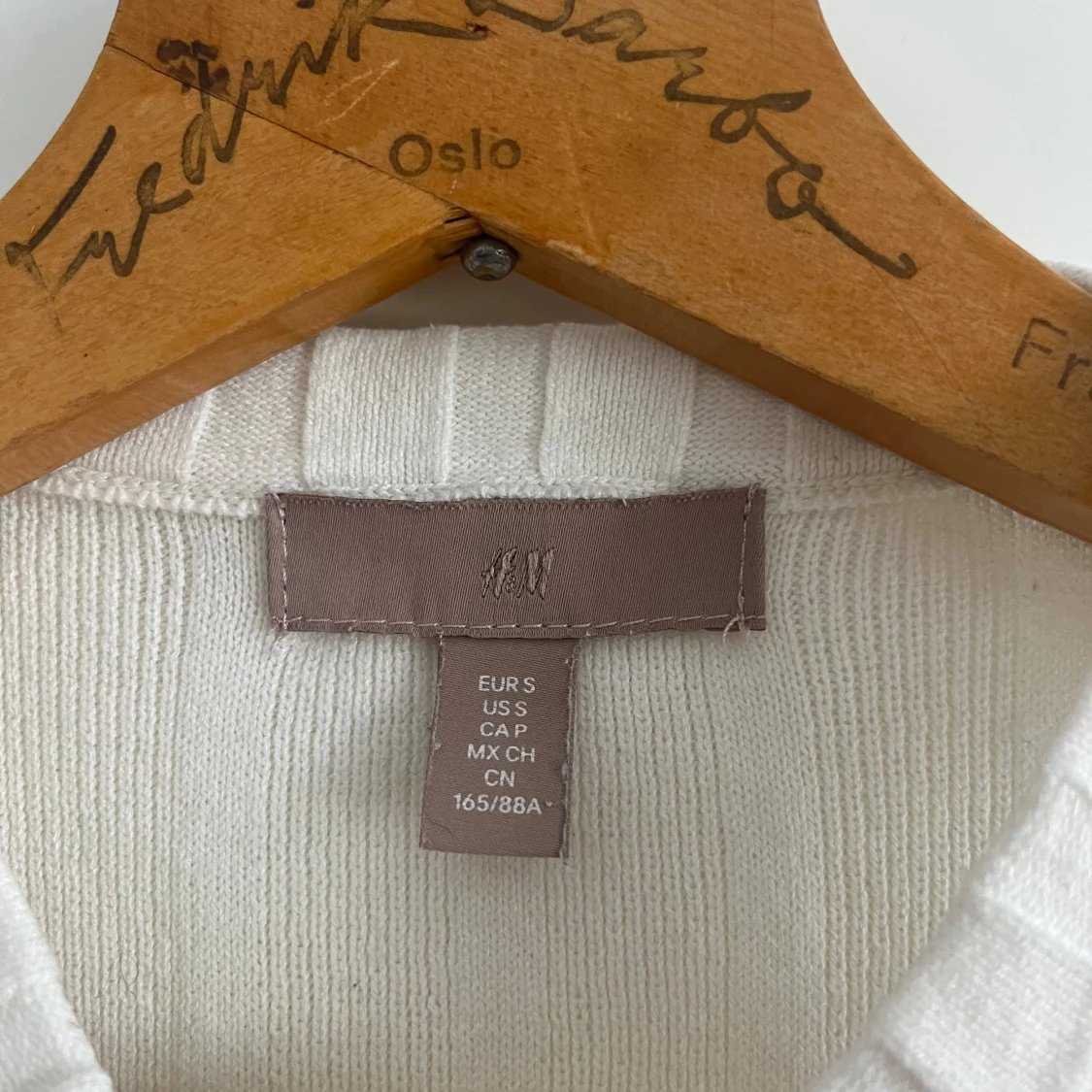 Vit ribbad linnetopp från H&M - 2