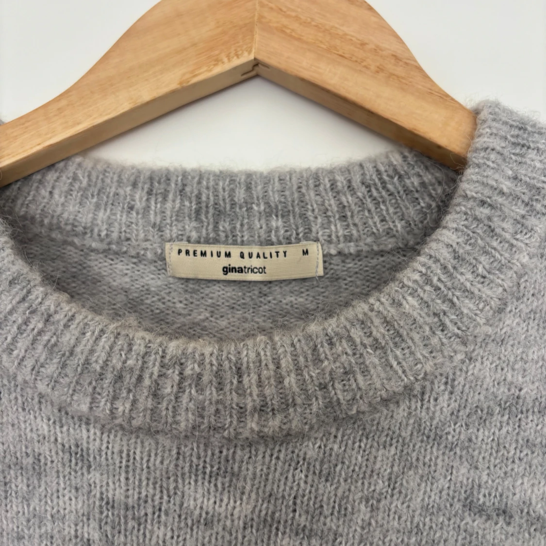 Grå stickad T-shirt  - 4
