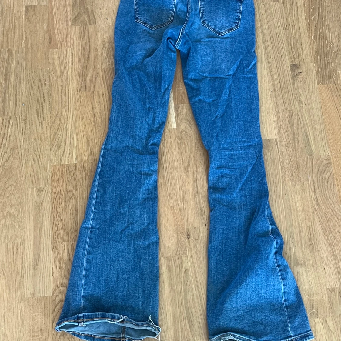 Blå bootcut jeans från Vero Moda - 1