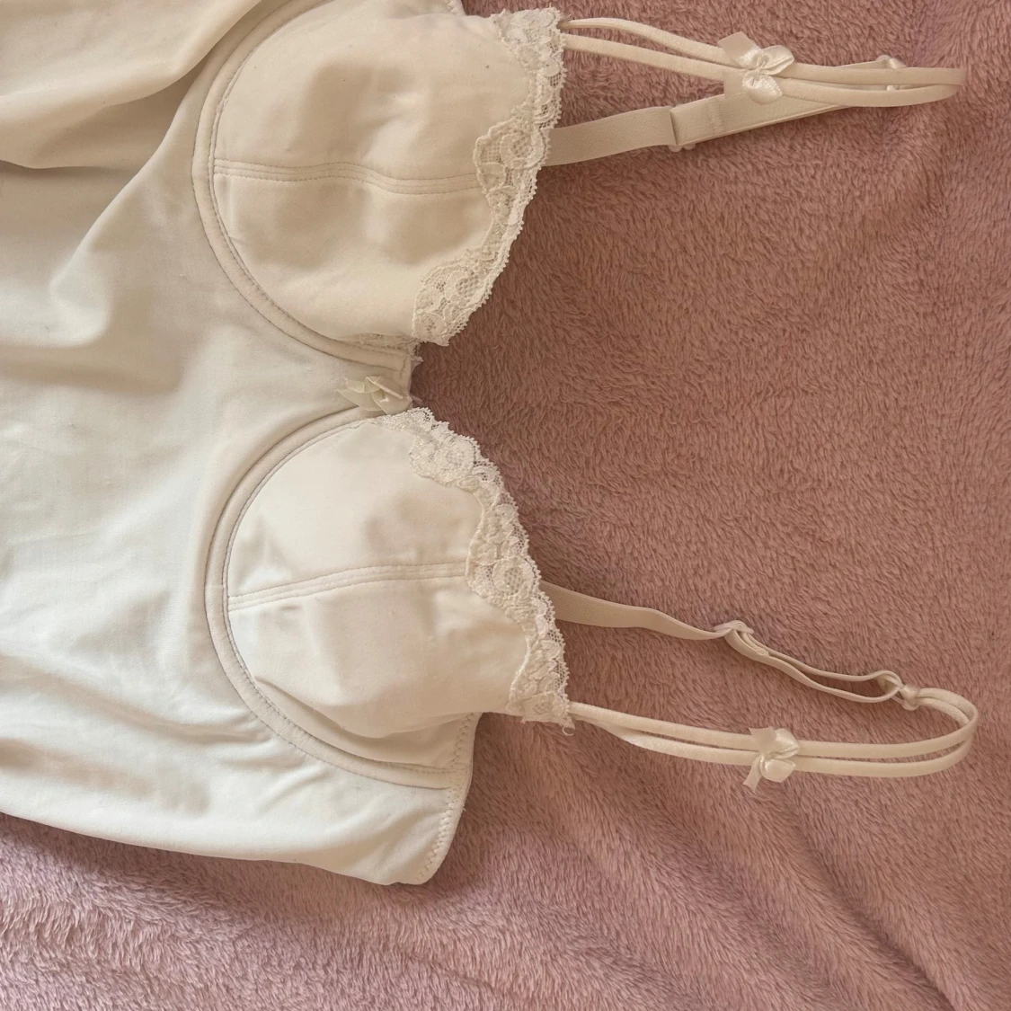 Vit linnetopp med spets från Bon'A Parte - 1