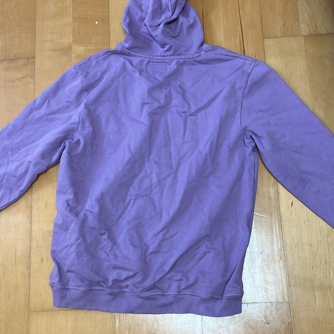 Lila hoodie från Vinson Polo Club