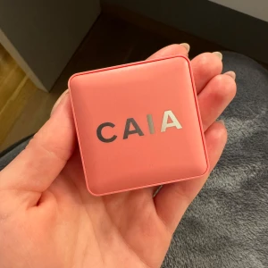 CAIA Matte Blush Watermelon Sugar - Säljer CAIA Matte Blush i färgen Watermelon Sugar. Jag säljer den då jag inte längre får någon användning av den. Den är super fin och förpackningen är i bra skick. Hör gärna av dig vid frågor💗