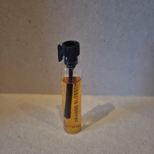 Parfym 2ml - Orange Blossom 2ml från ESSNCE endast doftat på den.