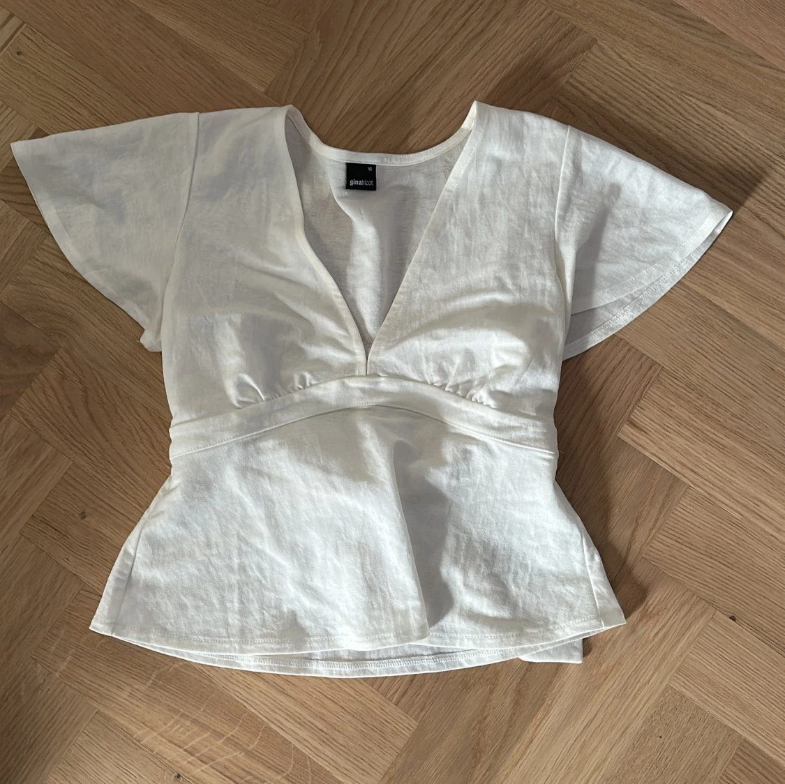 Vit omlottopp från Gina Tricot XS