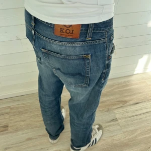 Kings of indigo jeans - Riktigt snygga kings of indigo jeans! Snygg Fade och bra passform, modellen är 183cm mått: 40cm midja 103cm längd.skriv vid funderingar 💬
