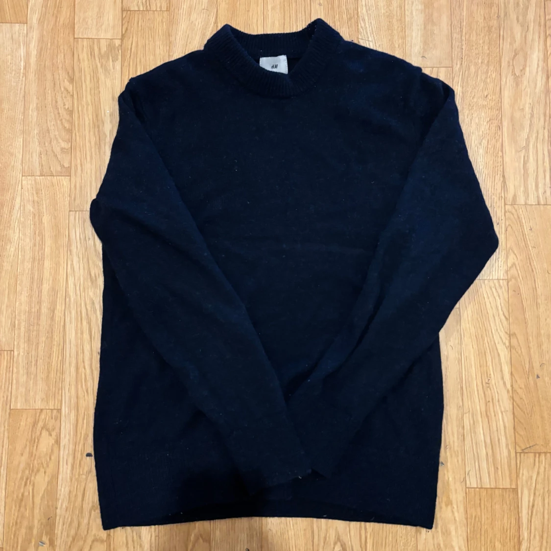 Mörkblå stickad tröja från H&M