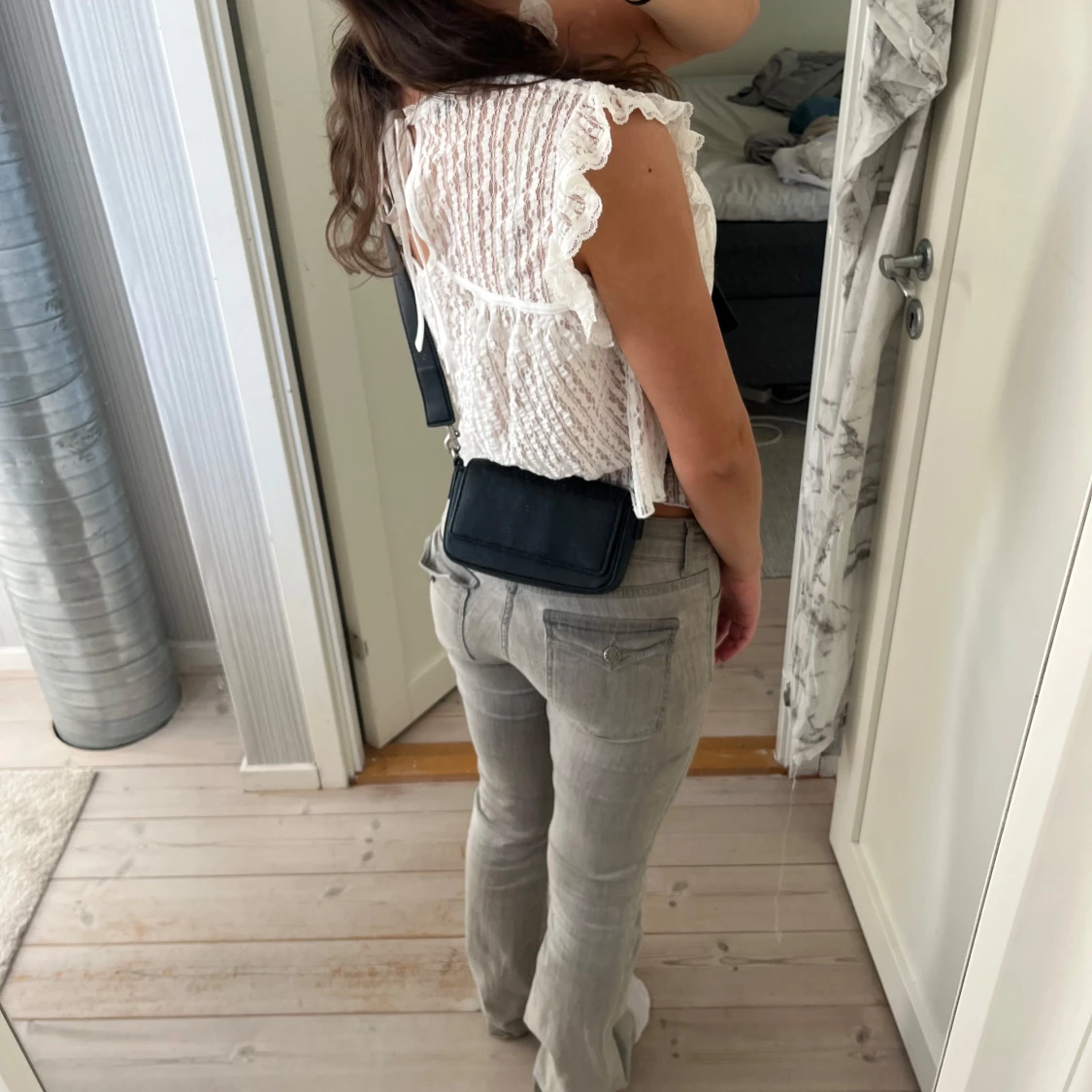 Svart axelväska i skinnimitation - 1